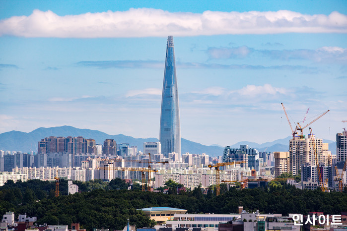 롯데, 사업 재편 속도 낸다…2년간 2조원대 자산 처분, 케미칼도 통합 추진 2 image 14